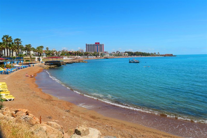 ساحل لارا یا Lara beach